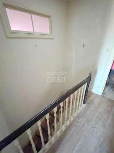 Prédio para Restaurar no Centro Histórico de Vila Nova de Gaia – Zona das Caves do Vinho do Porto!