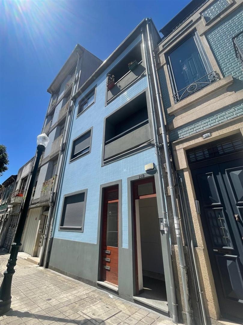 T2 no Centro do Porto! Apartamento com 2 varandas, Ar Condicionado e excelente localização — Centro