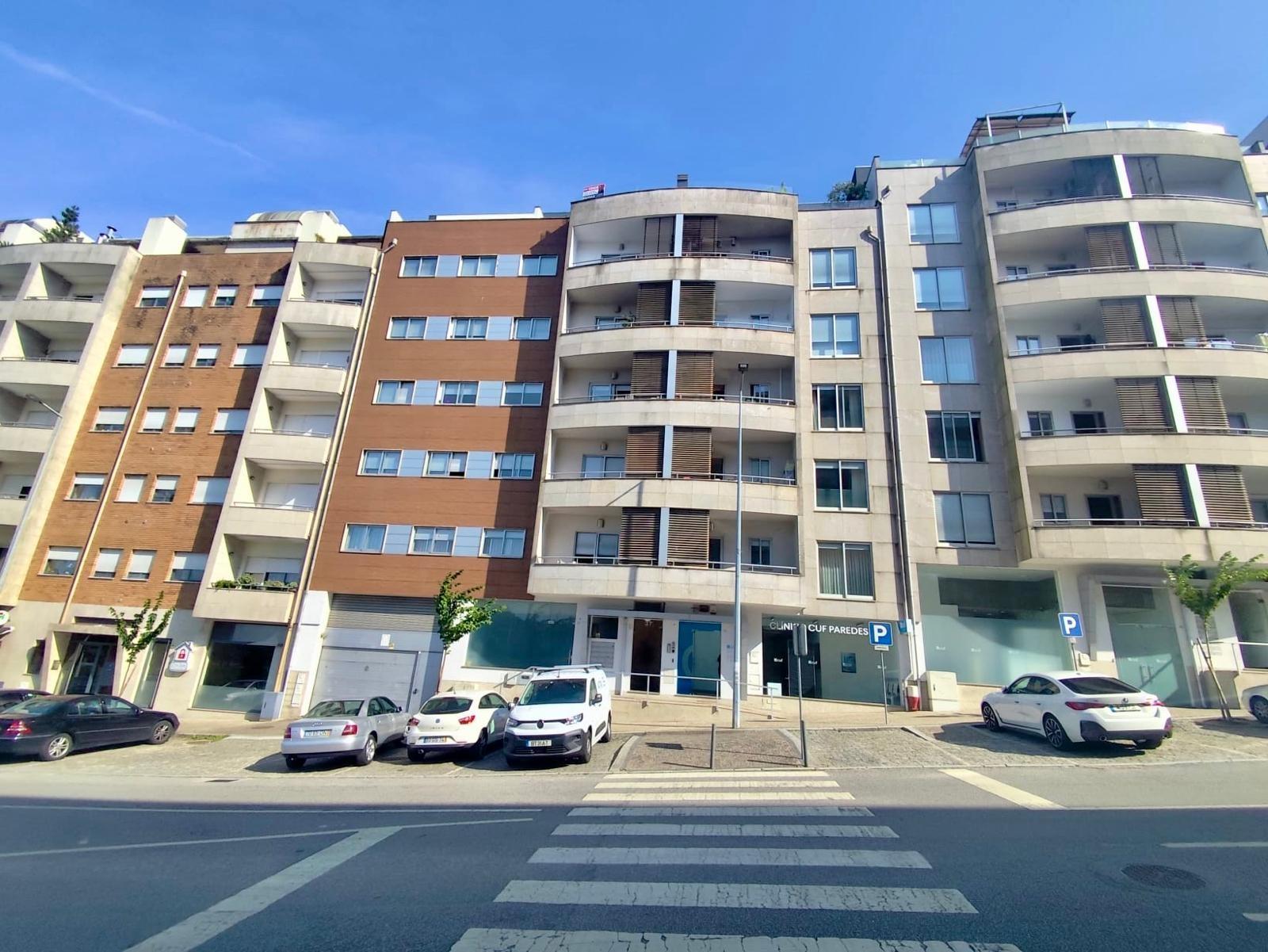 &#127969; T2 no Centro de Paredes com Excelentes Áreas e Localização Imbatível!