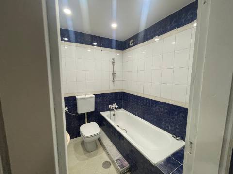 🏡 T4 remodelado (parcialmente) no centro de Paredes – ao lado da estação!