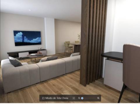 🏡 T4 remodelado (parcialmente) no centro de Paredes – ao lado da estação!