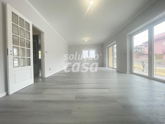 Moradia T3, totalmente REMODELADA, localizada a poucos metros da N1 Argoncilhe!