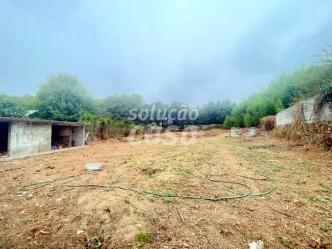 Moradia Isolada T4 para REMODELAR, com 2860m2 de Terreno!