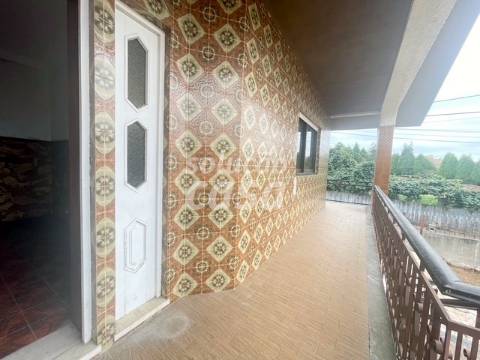 Moradia Isolada T4 para REMODELAR, com 2860m2 de Terreno!