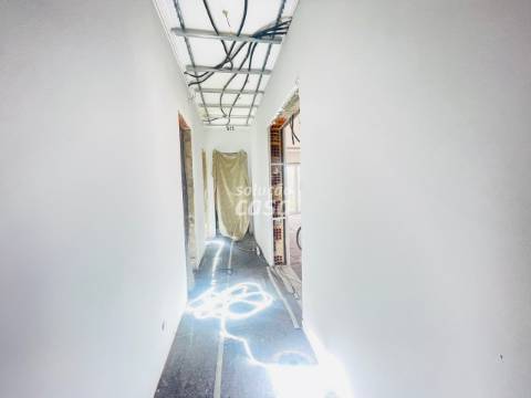 Moradia Isolada T4 TOTALMENTE REMODELADA, com 2860m2 de Terreno!