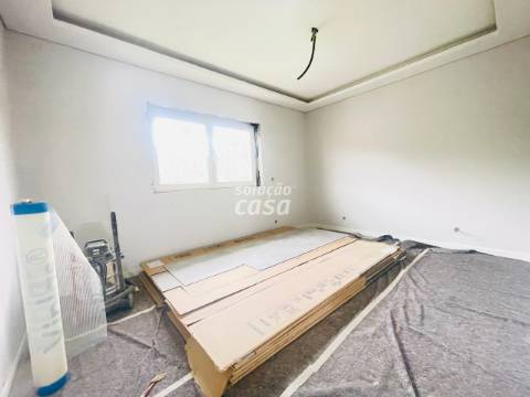 Moradia Isolada T4 TOTALMENTE REMODELADA, com 2860m2 de Terreno!