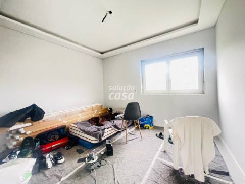 Moradia Isolada T4 TOTALMENTE REMODELADA, com 2860m2 de Terreno!