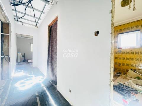 Moradia Isolada T4 TOTALMENTE REMODELADA, com 2860m2 de Terreno!