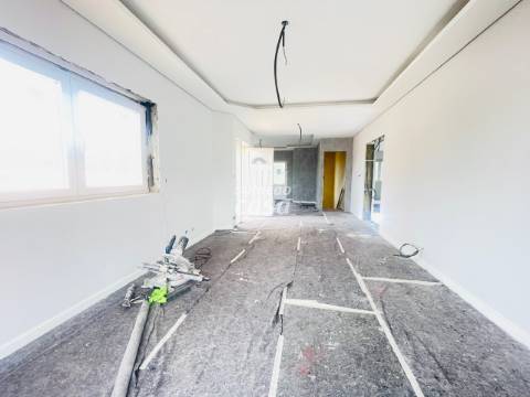 Moradia Isolada T4 TOTALMENTE REMODELADA, com 2860m2 de Terreno!