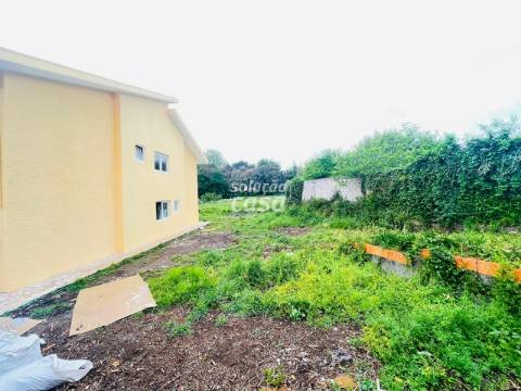 Moradia Isolada T4 TOTALMENTE REMODELADA, com 2860m2 de Terreno!