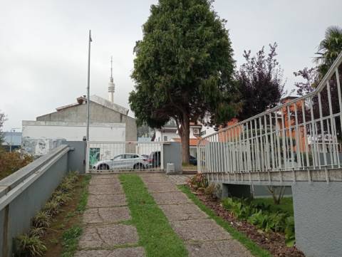 Fantástico Andar Moradia T3+1 em Oliveira do Douro, junto ao Parque da Lavandeira!