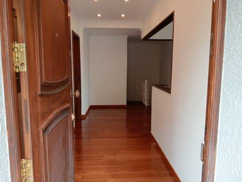 Fantástico Andar Moradia T3+1 em Oliveira do Douro, junto ao Parque da Lavandeira!