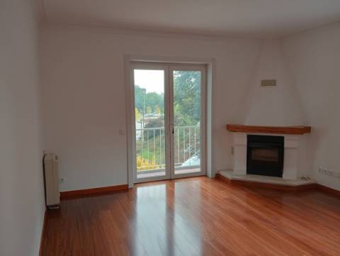 Fantástico Andar Moradia T3+1 em Oliveira do Douro, junto ao Parque da Lavandeira!