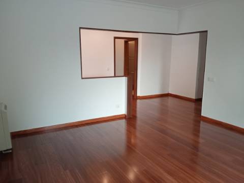 Fantástico Andar Moradia T3+1 em Oliveira do Douro, junto ao Parque da Lavandeira!