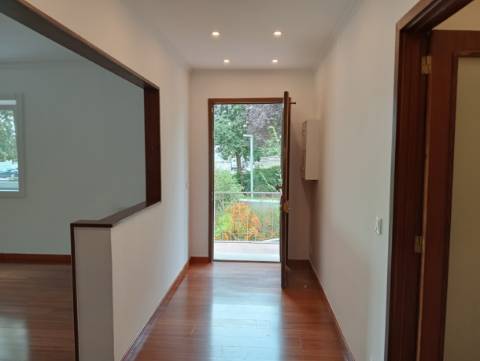 Fantástico Andar Moradia T3+1 em Oliveira do Douro, junto ao Parque da Lavandeira!