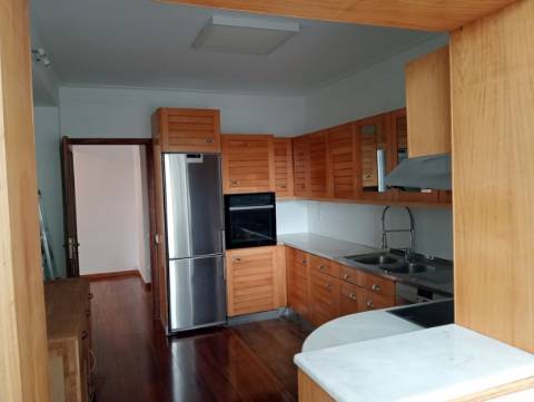 Fantástico Andar Moradia T3+1 em Oliveira do Douro, junto ao Parque da Lavandeira!