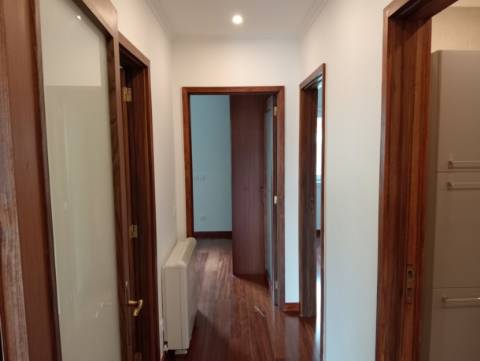 Fantástico Andar Moradia T3+1 em Oliveira do Douro, junto ao Parque da Lavandeira!