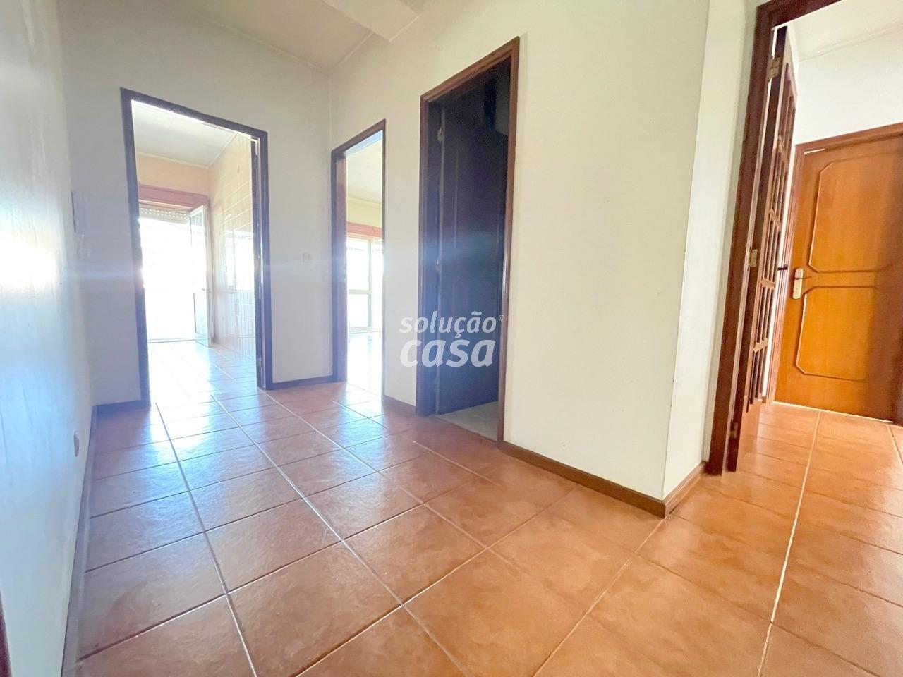 Apartamento T3 com Lugar de Garagem, localizado a 650 metros da Estação de Comboio Rio Tinto!