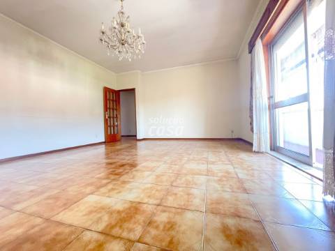 Apartamento T3 com Lugar de Garagem, localizado a 650 metros da Estação de Comboio Rio Tinto!