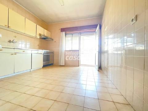 Apartamento T3 com Lugar de Garagem, localizado a 650 metros da Estação de Comboio Rio Tinto!