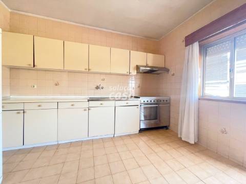 Apartamento T3 com Lugar de Garagem, localizado a 650 metros da Estação de Comboio Rio Tinto!