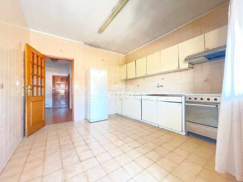 Apartamento T3 com Lugar de Garagem, localizado a 650 metros da Estação de Comboio Rio Tinto!