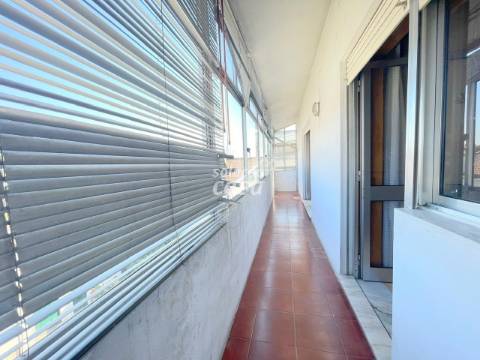 Apartamento T3 com Lugar de Garagem, localizado a 650 metros da Estação de Comboio Rio Tinto!