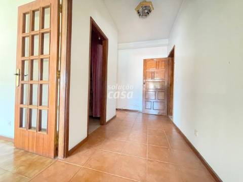 Apartamento T3 com Lugar de Garagem, localizado a 650 metros da Estação de Comboio Rio Tinto!