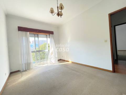 Apartamento T3 com Lugar de Garagem, localizado a 650 metros da Estação de Comboio Rio Tinto!