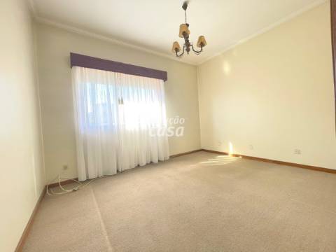 Apartamento T3 com Lugar de Garagem, localizado a 650 metros da Estação de Comboio Rio Tinto!