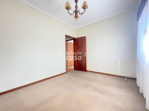 Apartamento T3 com Lugar de Garagem, localizado a 650 metros da Estação de Comboio Rio Tinto!