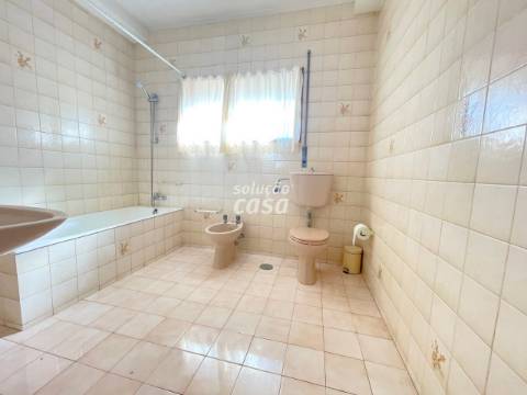 Apartamento T3 com Lugar de Garagem, localizado a 650 metros da Estação de Comboio Rio Tinto!