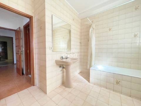 Apartamento T3 com Lugar de Garagem, localizado a 650 metros da Estação de Comboio Rio Tinto!