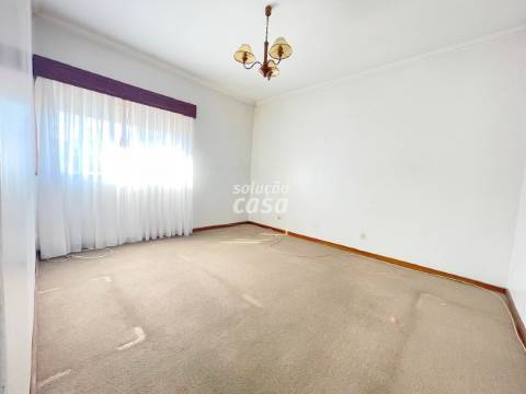 Apartamento T3 com Lugar de Garagem, localizado a 650 metros da Estação de Comboio Rio Tinto!