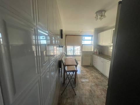Apartamento T2 Remodelado no Centro da Maia - Arrendamento
