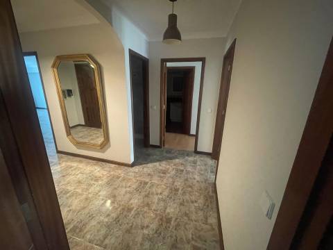 Apartamento T2 Remodelado no Centro da Maia - Arrendamento