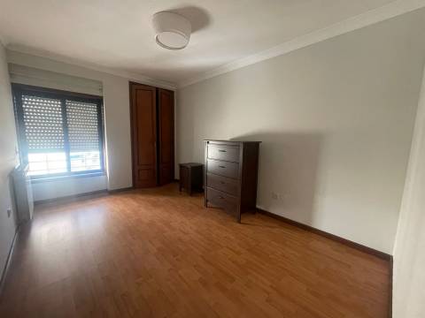 Apartamento T2 Remodelado no Centro da Maia - Arrendamento