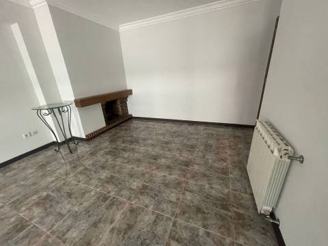 Apartamento T2 Remodelado no Centro da Maia - Arrendamento