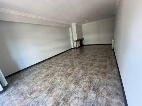 Apartamento T2 Remodelado no Centro da Maia - Arrendamento