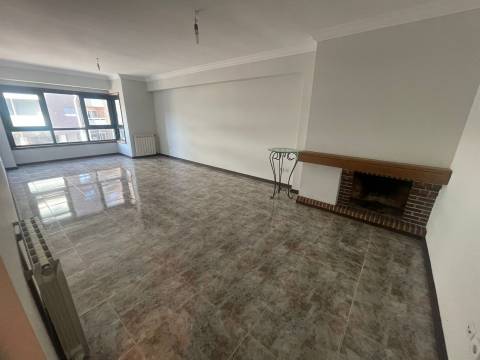Apartamento T2 Remodelado no Centro da Maia - Arrendamento