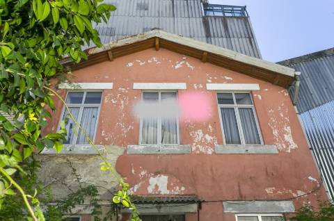 Moradia Geminada T2 para Reconstruir ao lado do Corte Inglês, em Gaia!