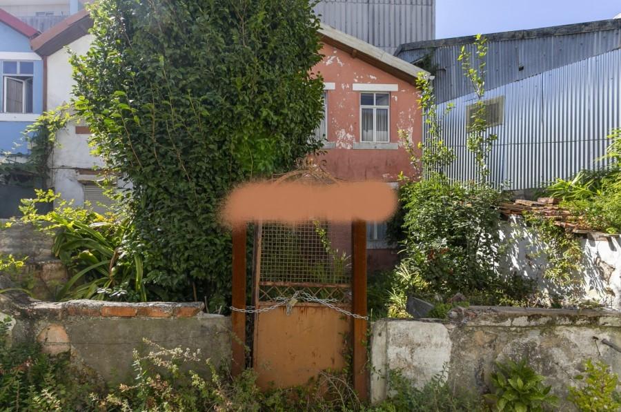 Moradia Geminada T2 para Reconstruir ao lado do Corte Inglês, em Gaia!