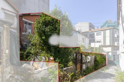 Moradia Geminada T2 para Reconstruir ao lado do Corte Inglês, em Gaia!