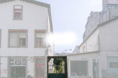 Moradia Geminada T2 para Reconstruir ao lado do Corte Inglês, em Gaia!