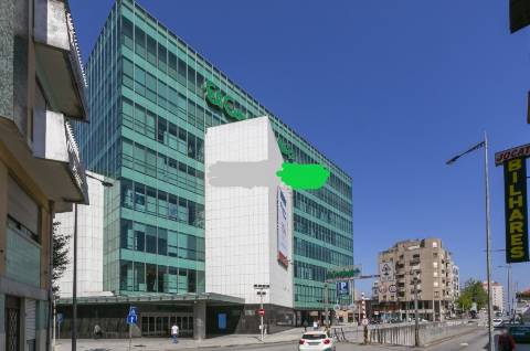 Moradia Geminada T2 para Reconstruir ao lado do Corte Inglês, em Gaia!