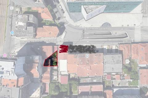 Moradia Geminada T2 para Reconstruir ao lado do Corte Inglês, em Gaia!