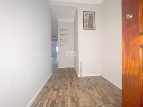 Apartamento T2 próximo da Estação do Metro!