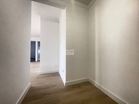 Apartamento T2 próximo da Estação do Metro!