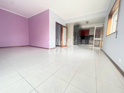 Apartamento T2 com Lugar de Garagem, localizado a 600 metros do Metro!