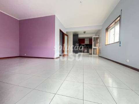 Apartamento T2 com Lugar de Garagem, localizado a 600 metros do Metro!